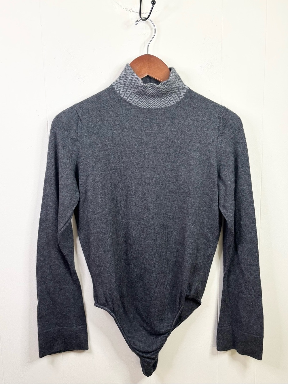 Fogal charcoal grey mock neck silk cashmere long sleeve bodysuit size M